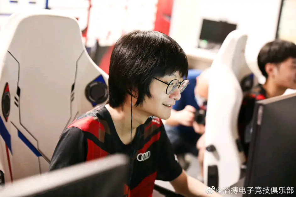FPX不断突破！，JackeyLove连续十场比赛得分超过表现优异热度持续攀升的简单介绍