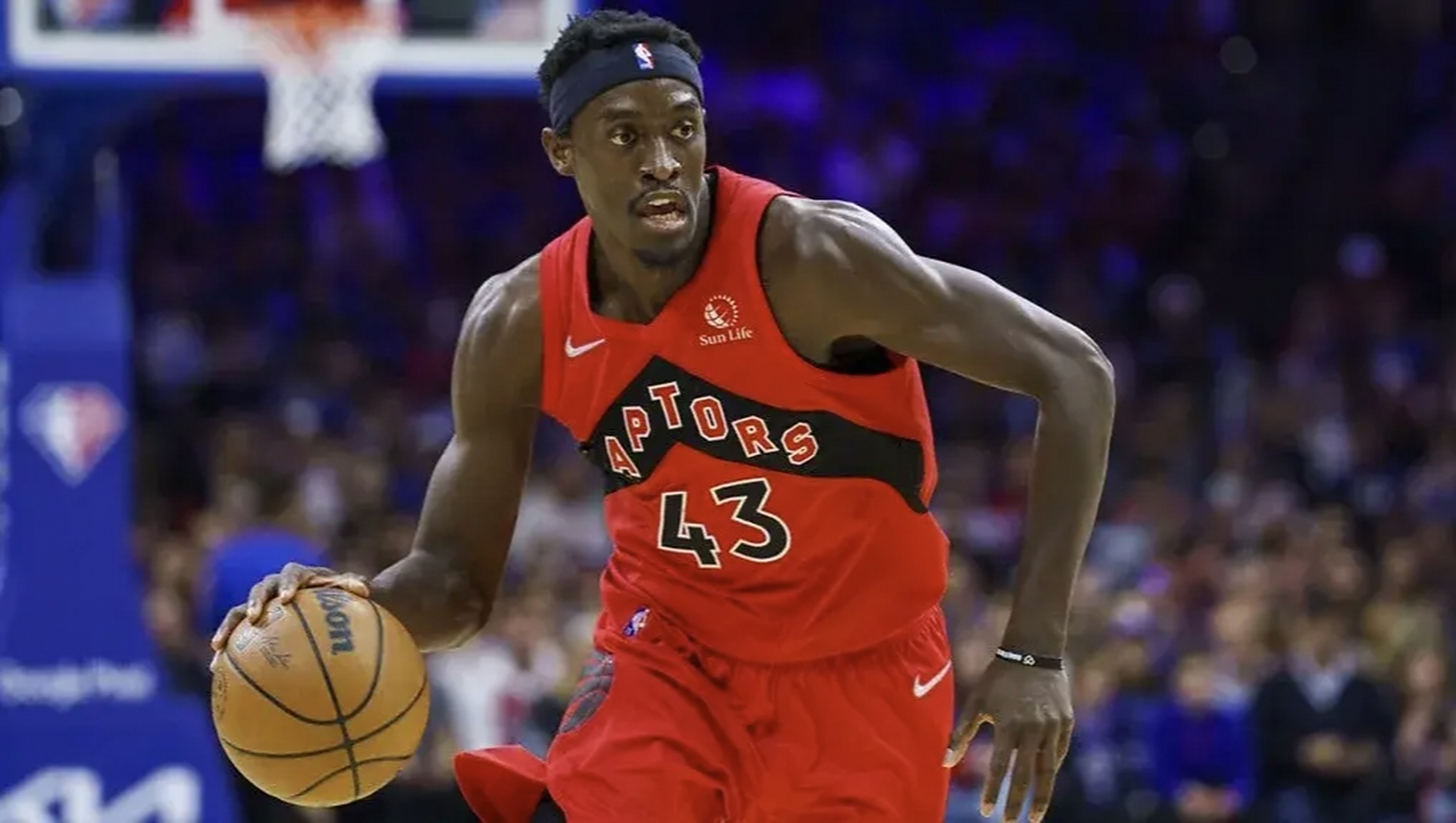 西亚卡姆迎来十赛季高光表现，曼联球迷沸腾！的简单介绍