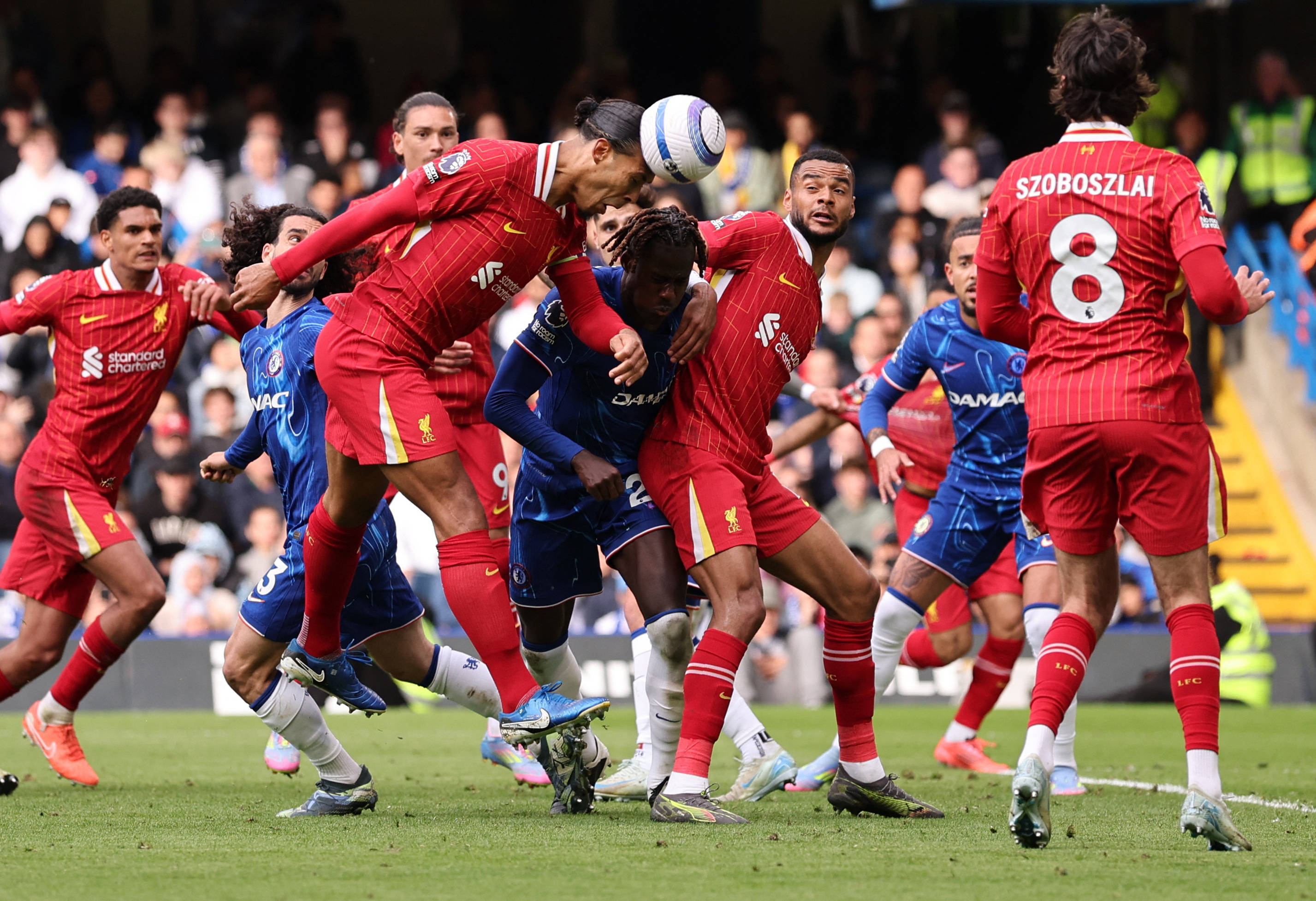 欧冠赛程吃紧；切尔西赛后迎来里程碑；球迷炸锅；团队化学反应显著的简单介绍