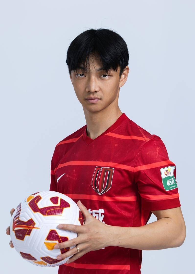 赛后成都蓉城备战CBA季后赛，临场应变细节曝光，震撼外界，资深球员宣示担当的简单介绍